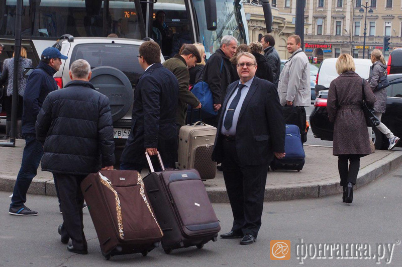 зампрокурора Петербурга Эдуард Артюхов (справа)